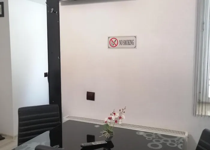 Old Center Apartment *